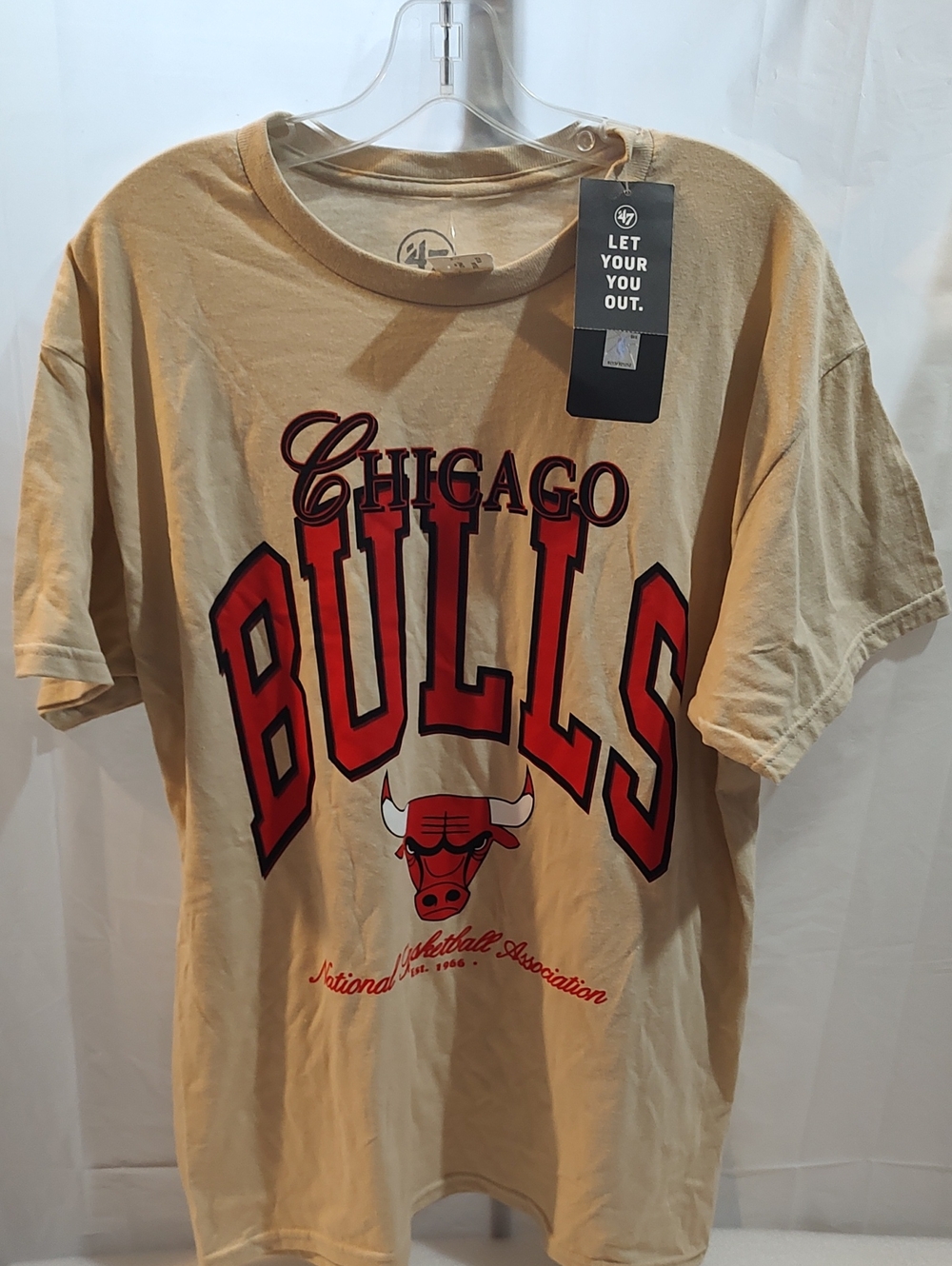 Men's Graphic Tee - Beige  Chicago Bulls Logo Size L